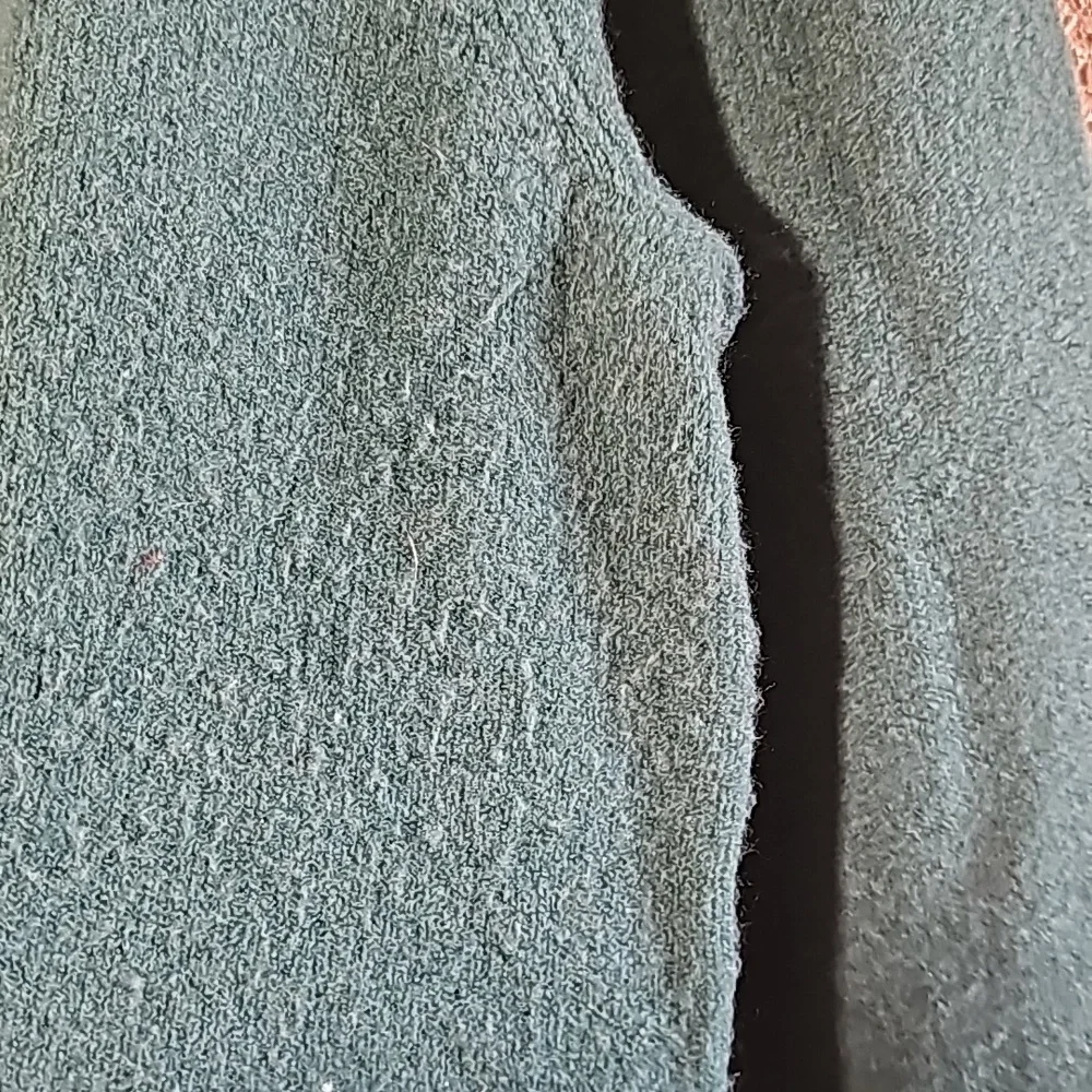 J. CREW EMERALD GREEN CREW NECK SWEATER